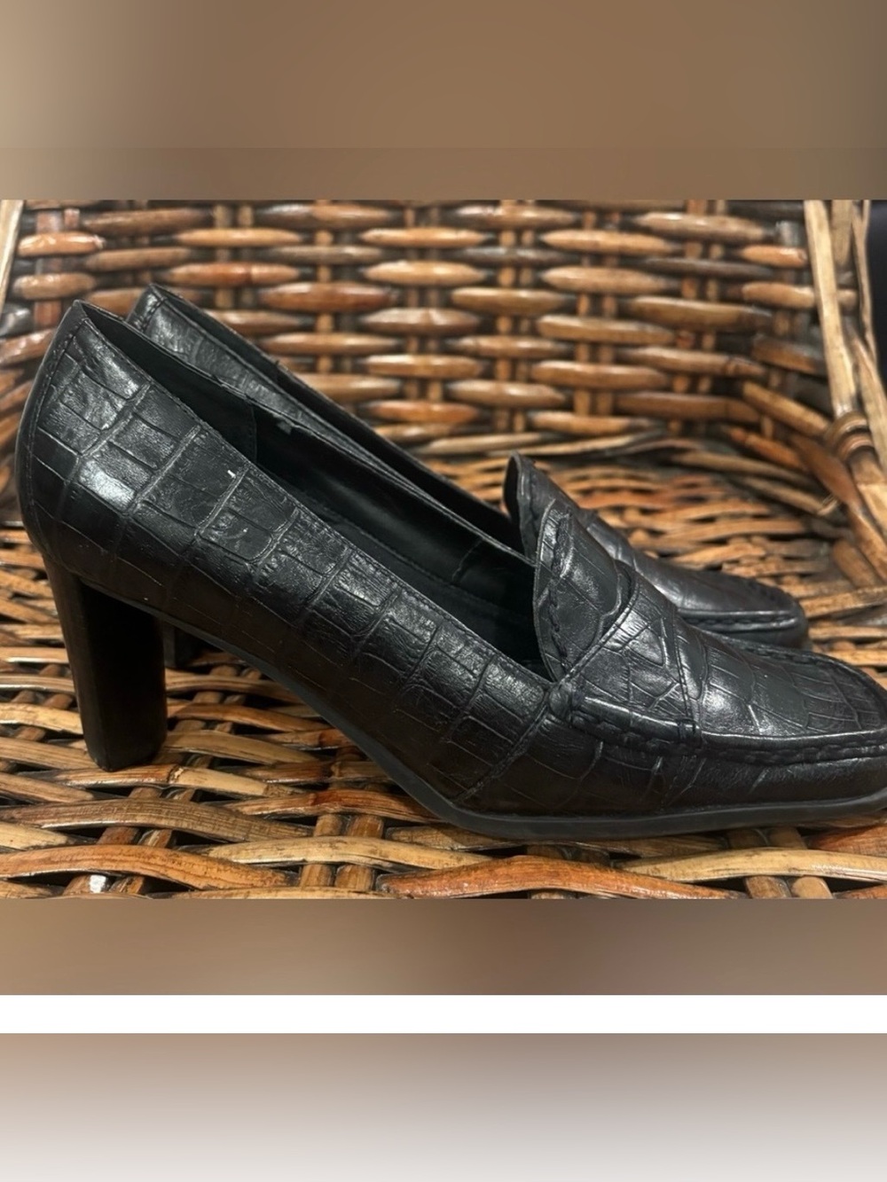 AEROSOLES Women's Black Crocodile Embossed Leather
Clichey Loafer Heels Size 7.5